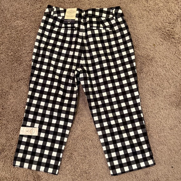St. John's Bay - Women's Black and White Checkered Capri Pants (NWT) - Picture 2 of 6